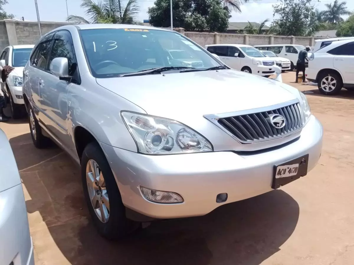 Toyota Harrier   - 2011