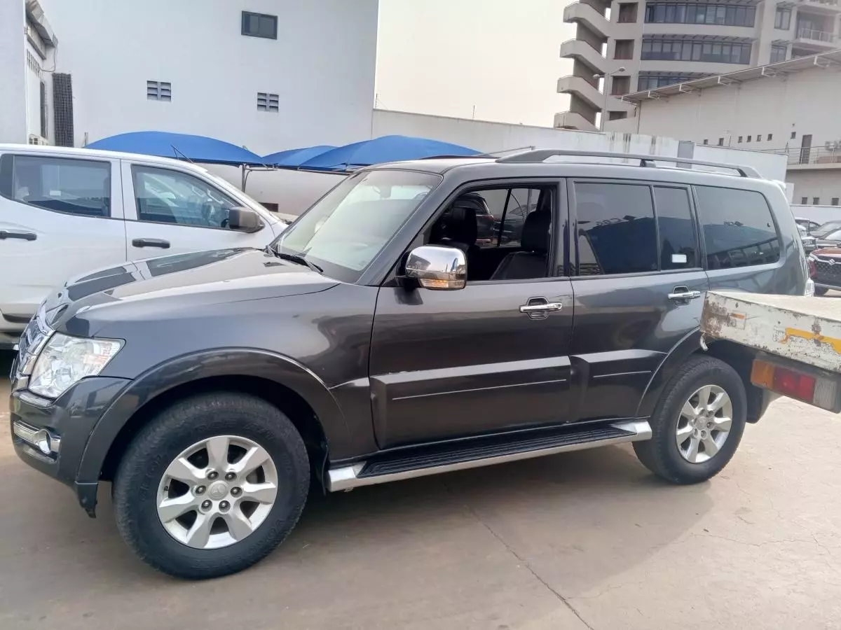 Mitsubishi Pajero   - 2019