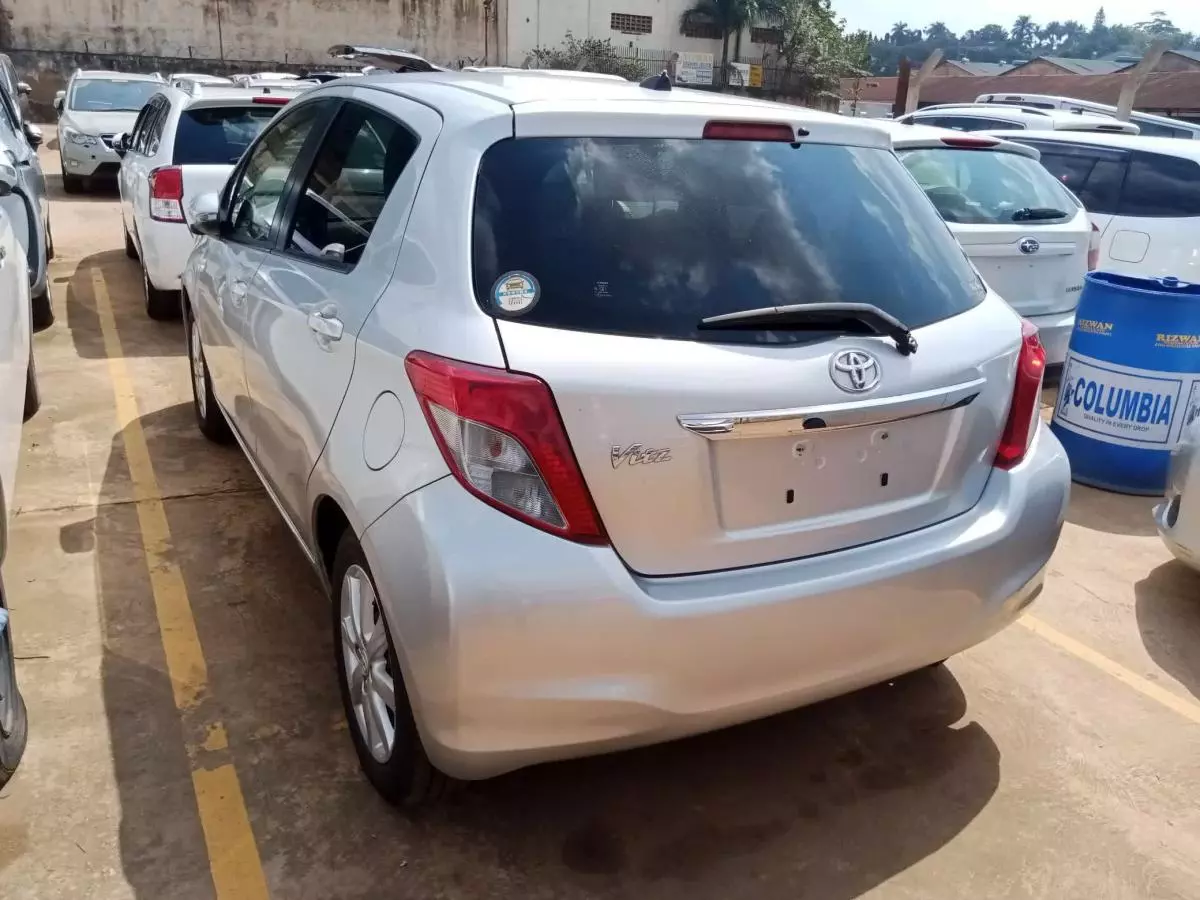 Toyota Vitz   - 2013