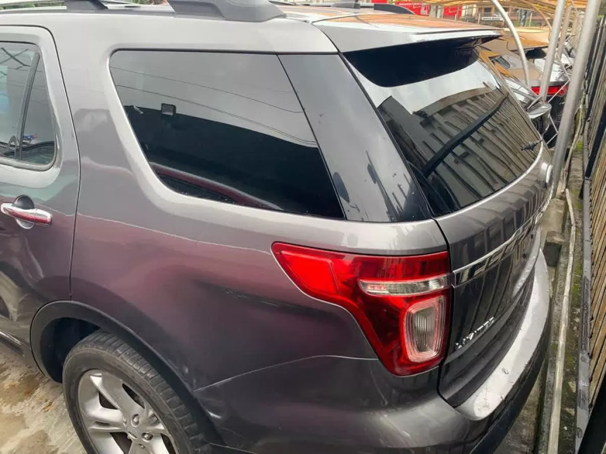 Ford Explorer - 2012