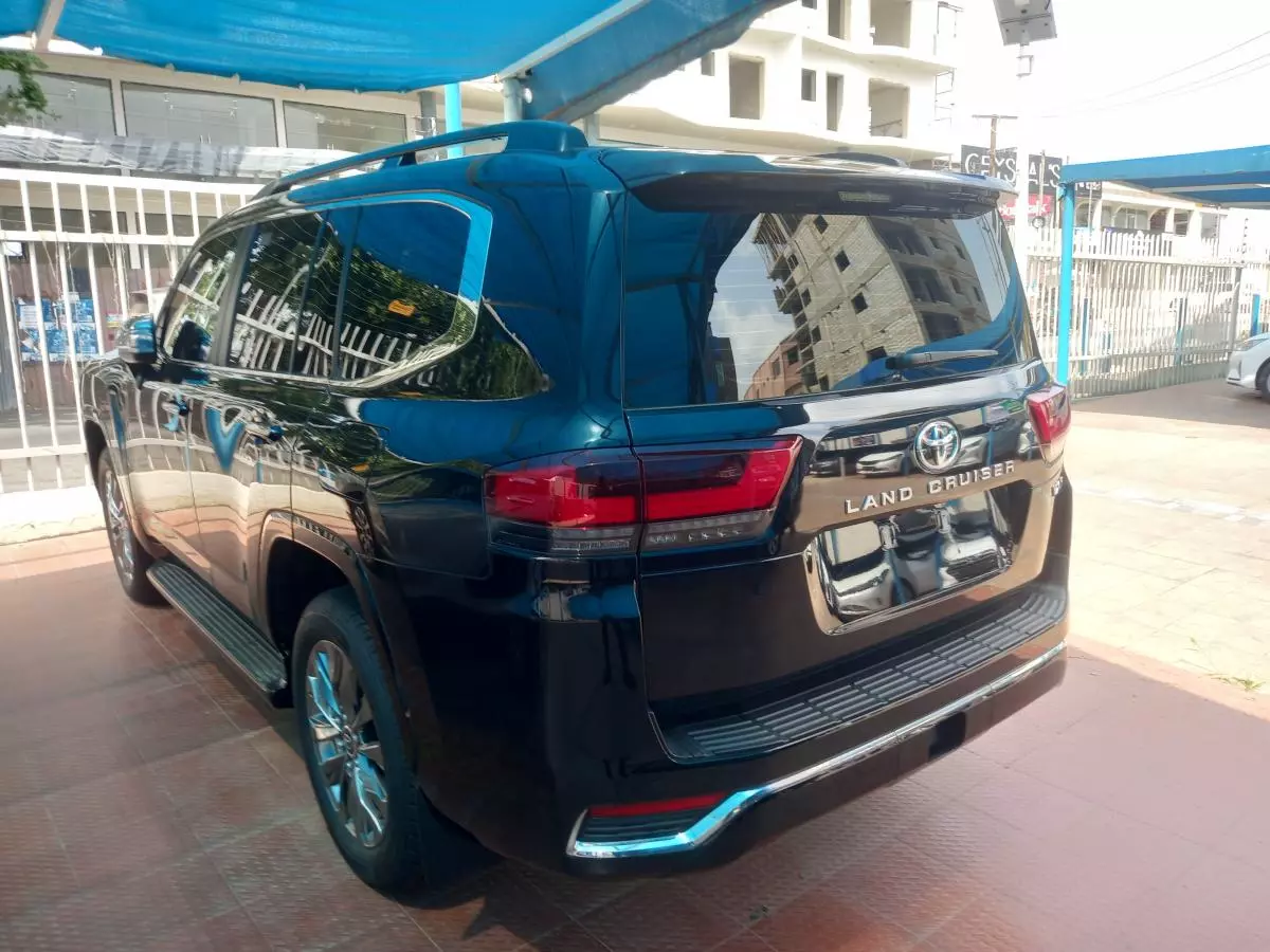 Toyota  Land Cruiser VXR V8   - 2023