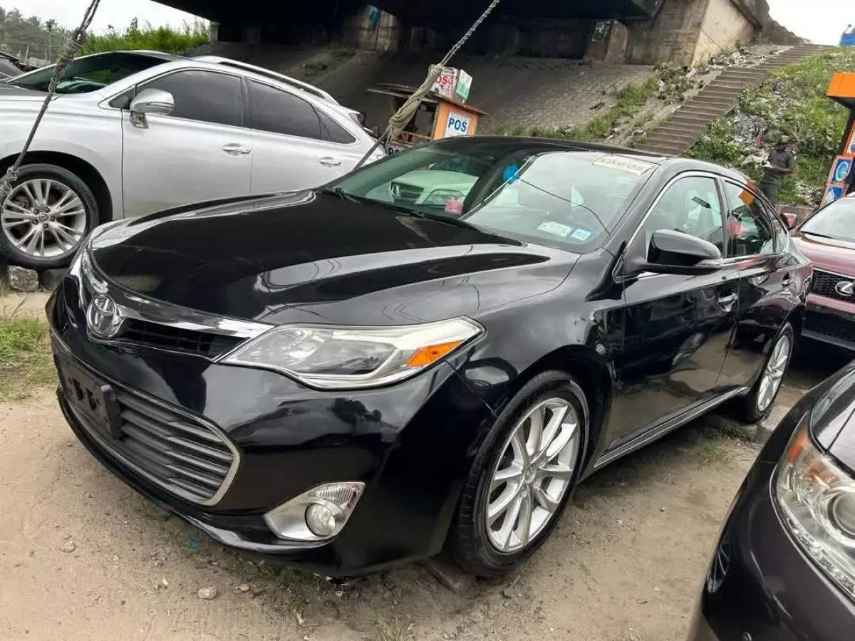 Toyota Avalon   - 2013