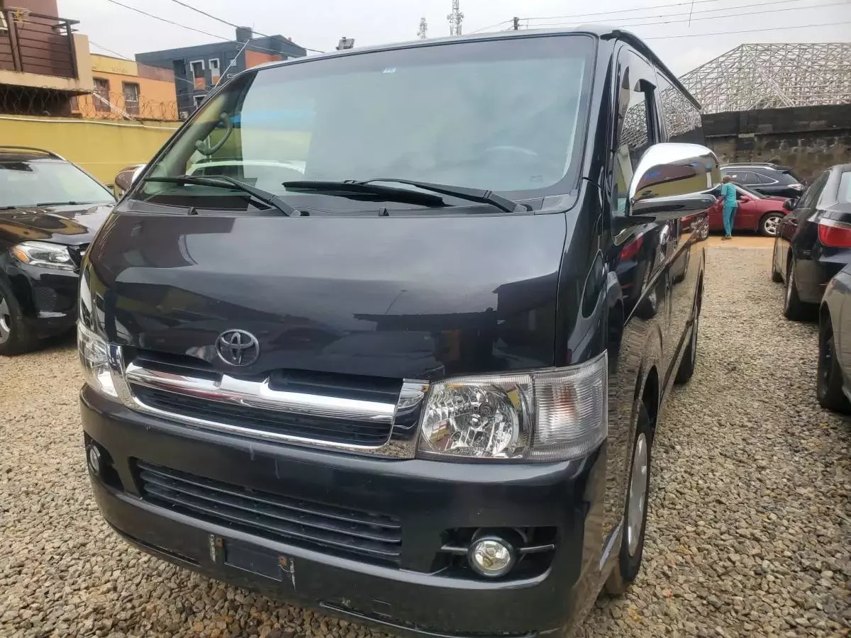 Toyota Hiace   - 2014