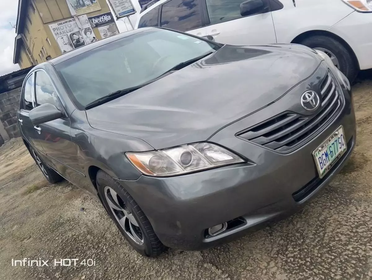 Toyota Camry   - 2009