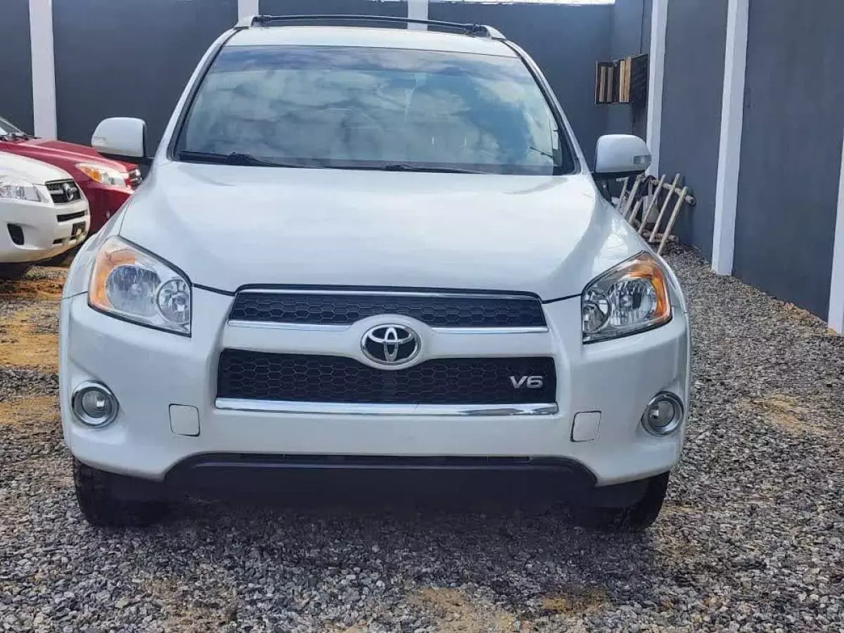 Toyota RAV 4   - 2012