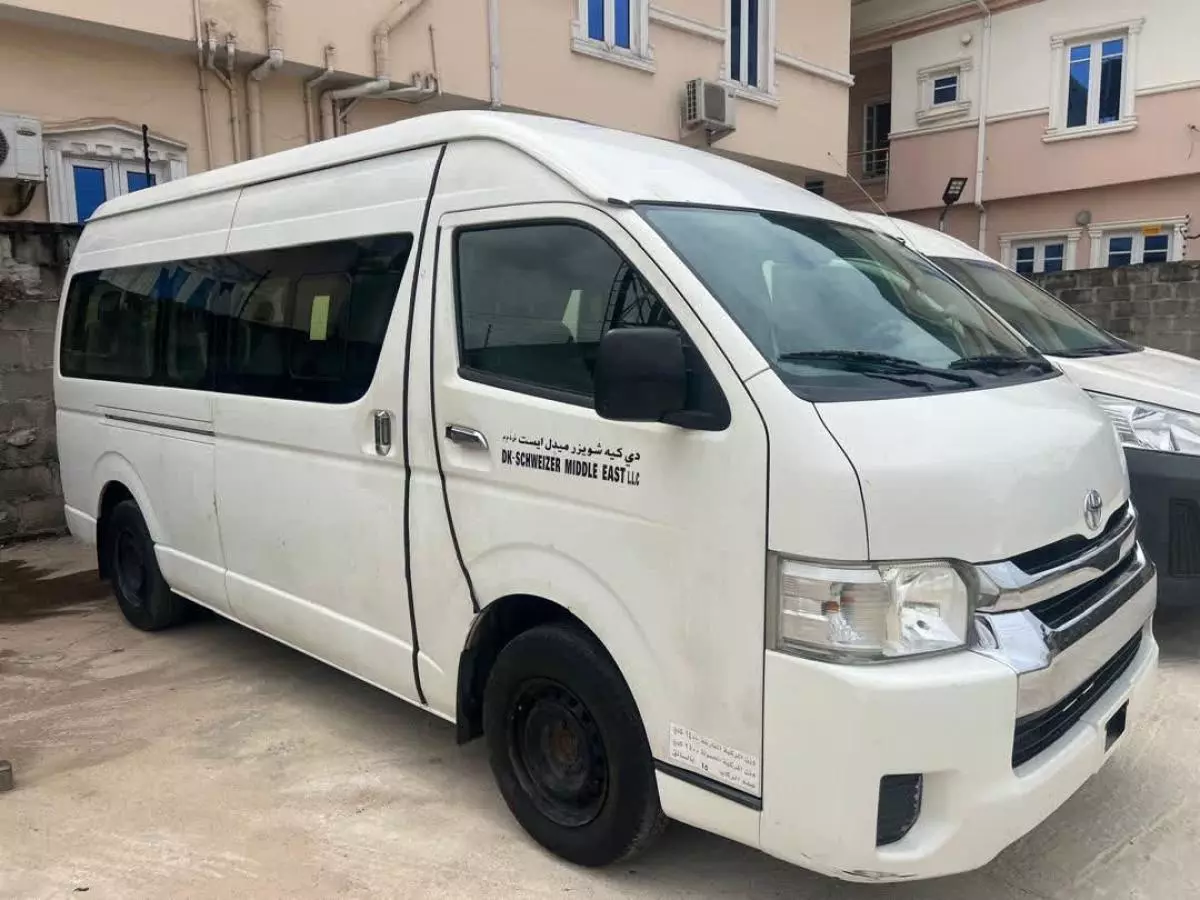 Toyota Hiace   - 2015