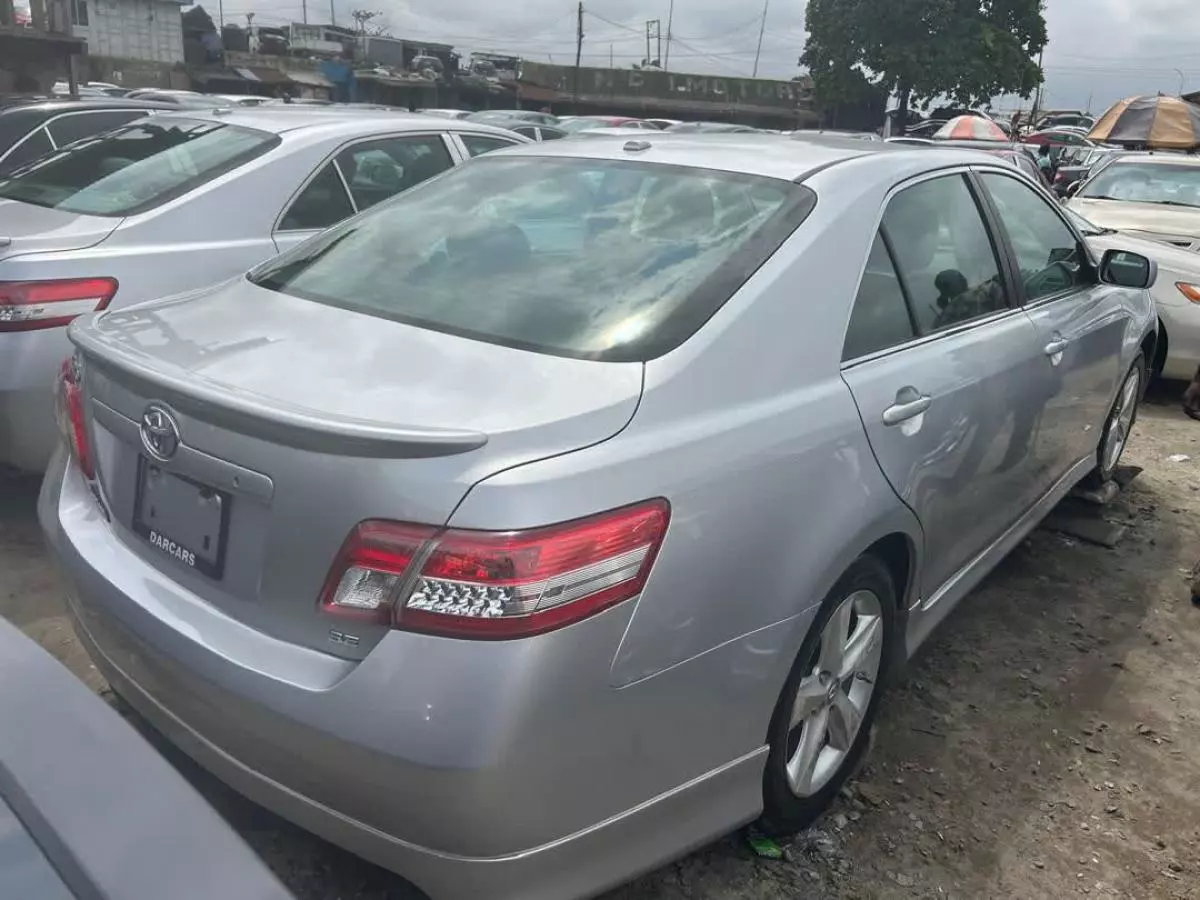 Toyota Camry   - 2010