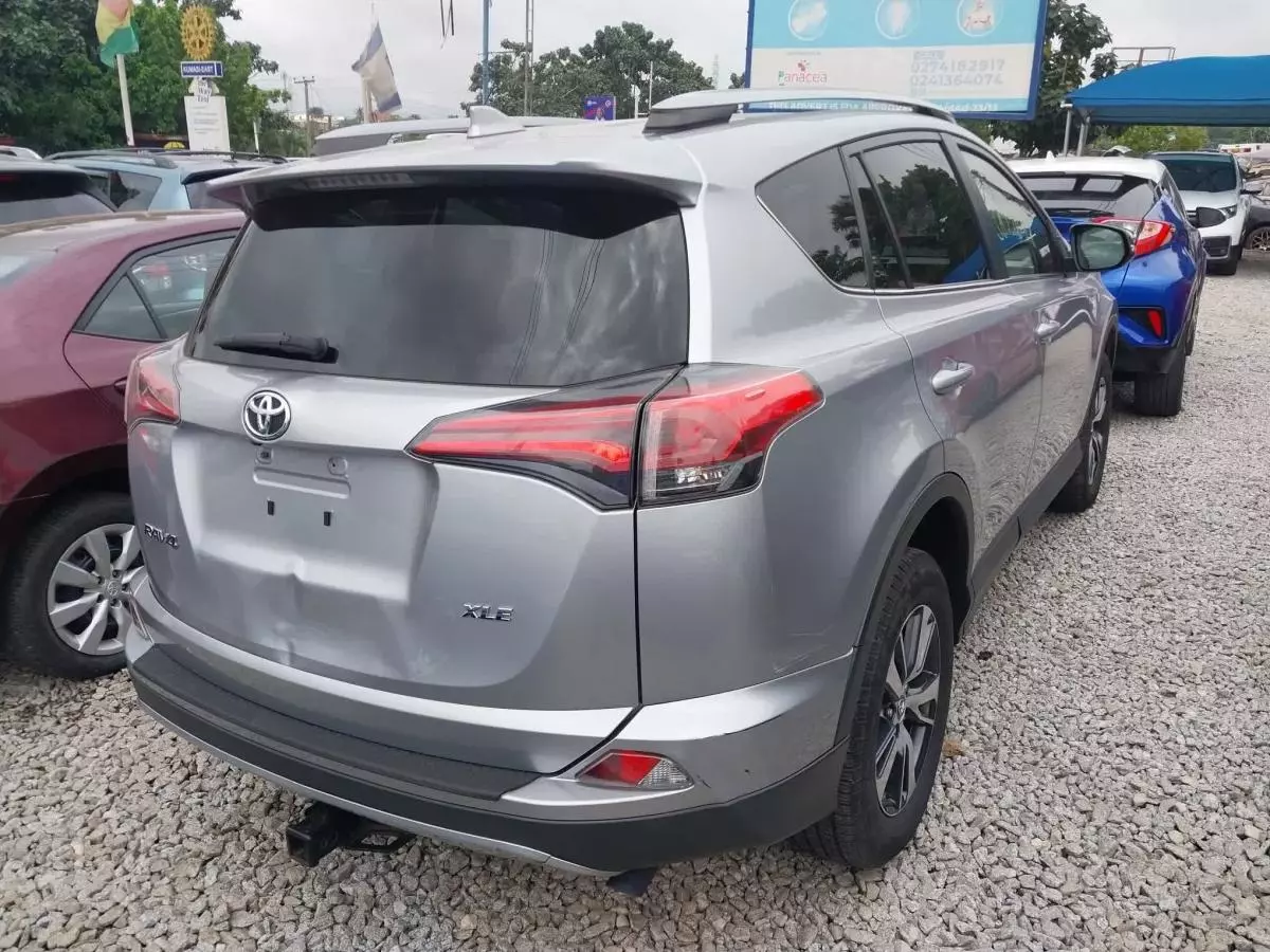 Toyota RAV 4   - 2018