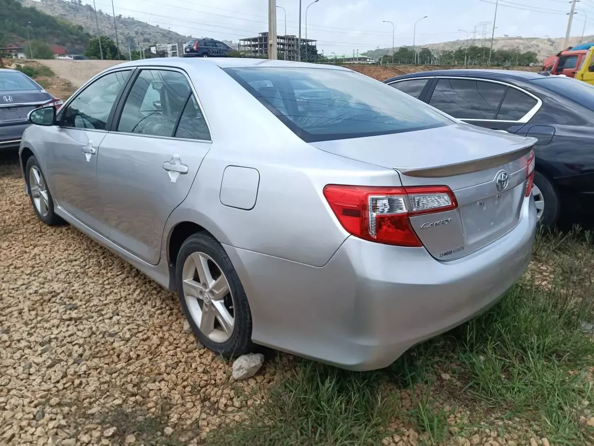 Toyota Camry   - 2012