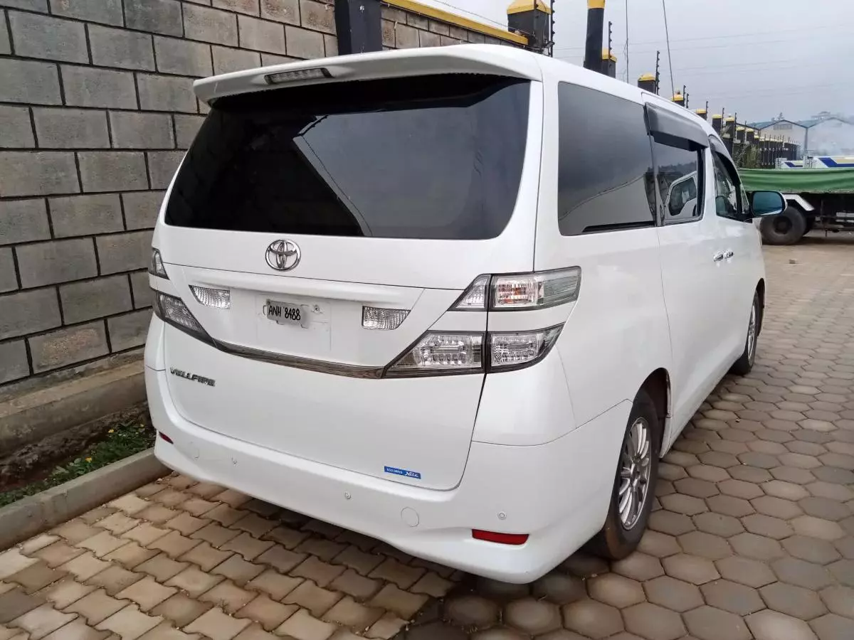 Toyota Vellfire    - 2010