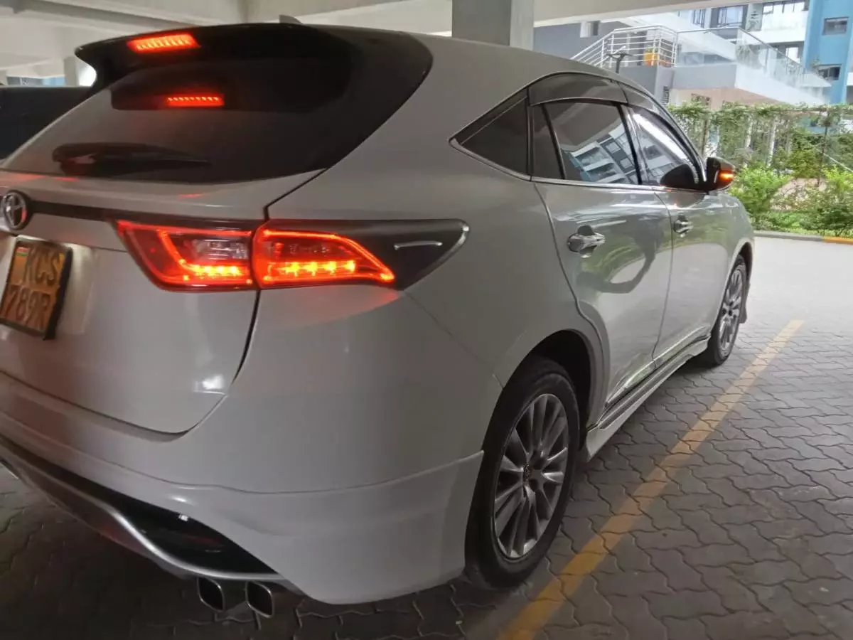 Toyota Harrier   - 2014