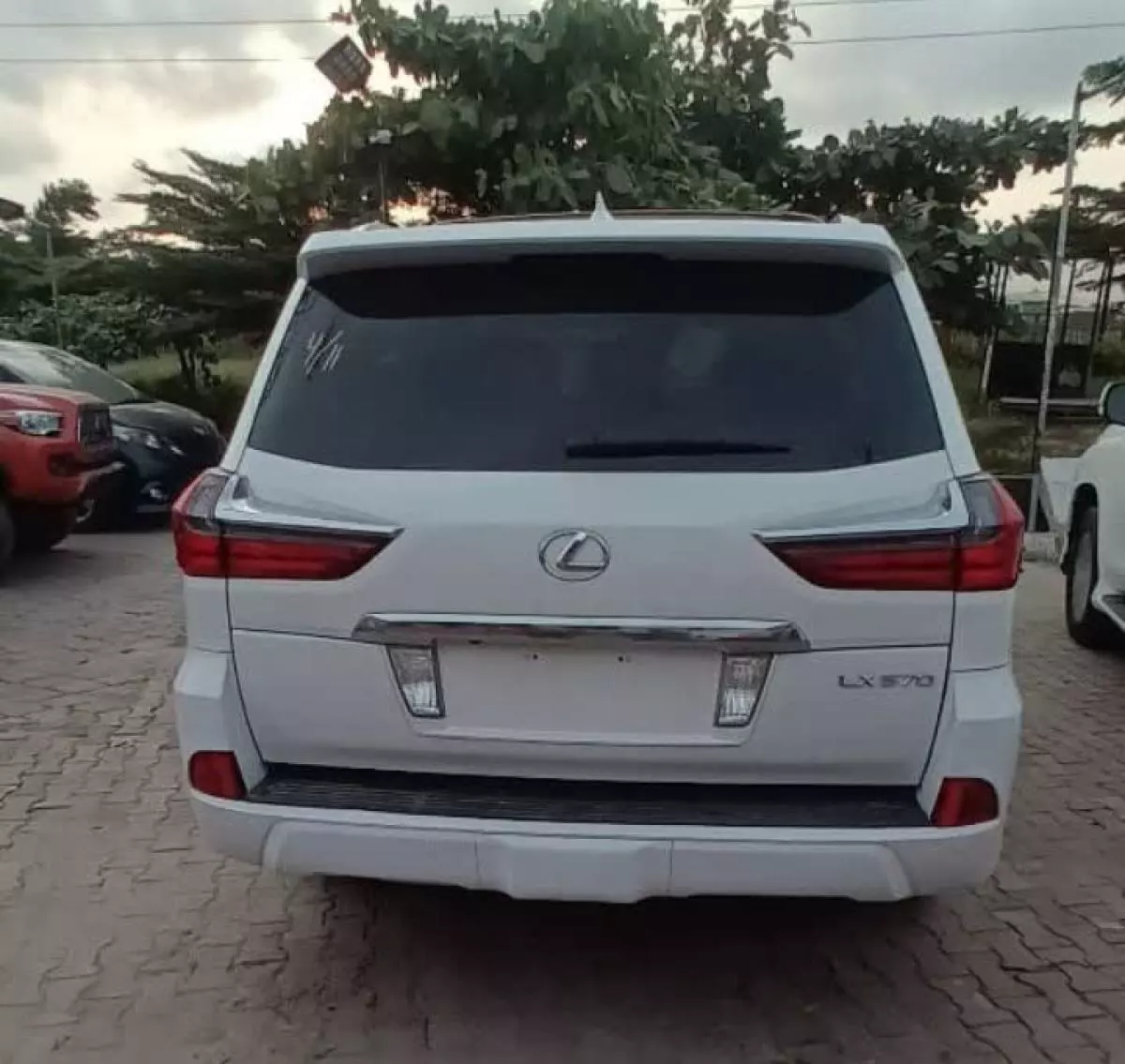 Lexus LX 570   - 2016