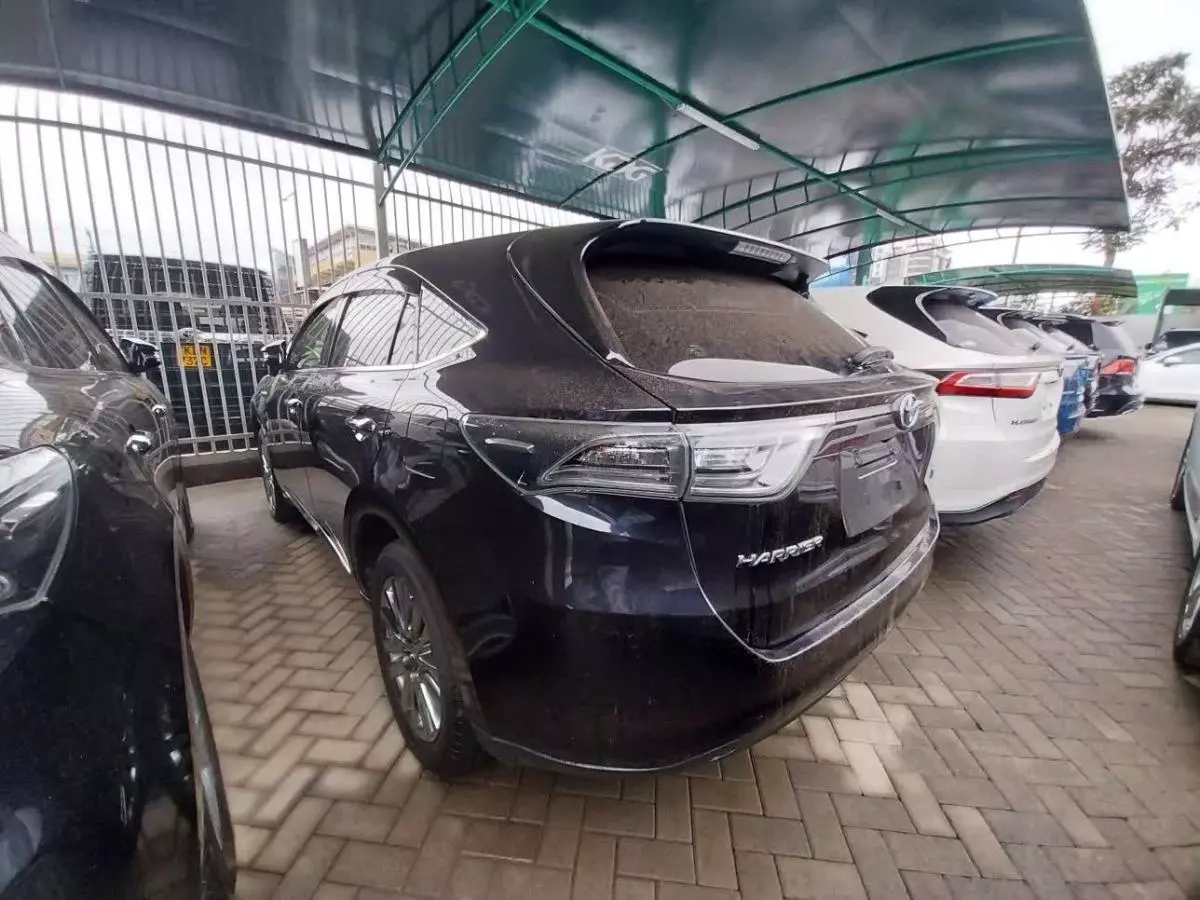 Toyota Harrier   - 2017