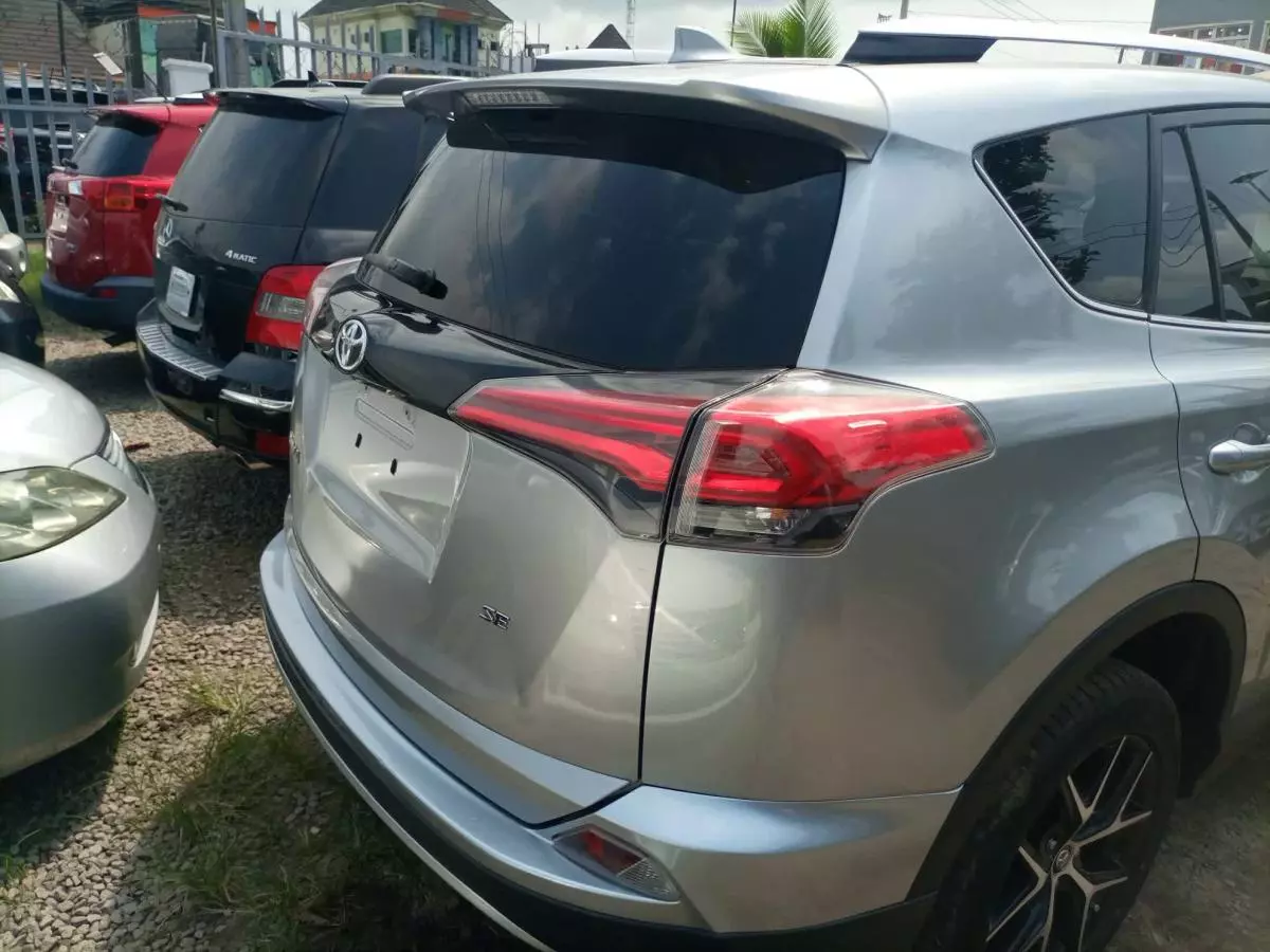 Toyota RAV 4 - 2016