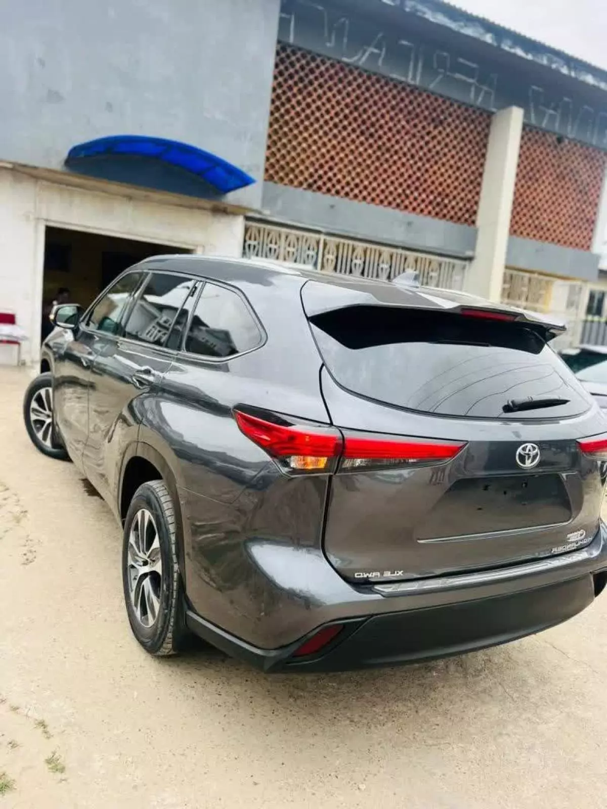 Toyota Highlander   - 2021