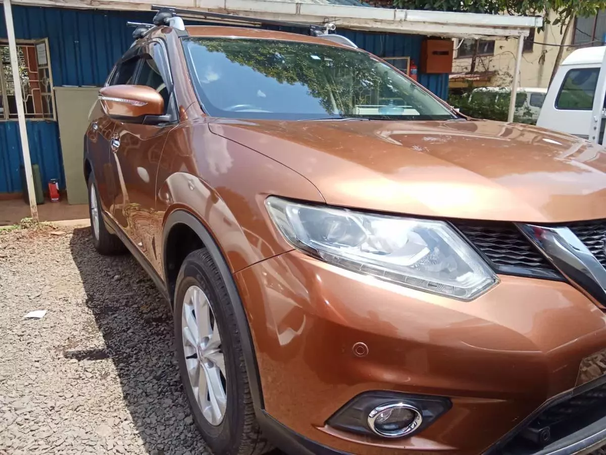 Nissan X-TRAIL   - 2016