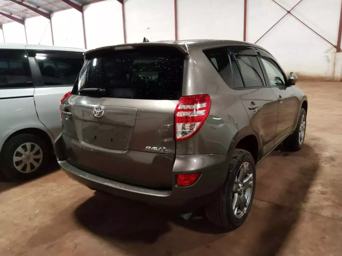 Toyota RAV 4   - 2010