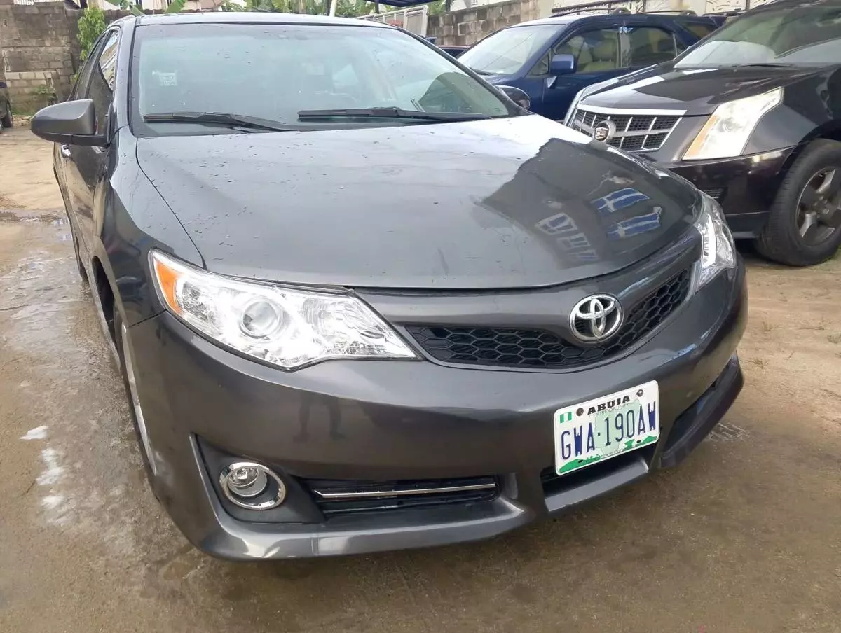 Toyota Camry   - 2012