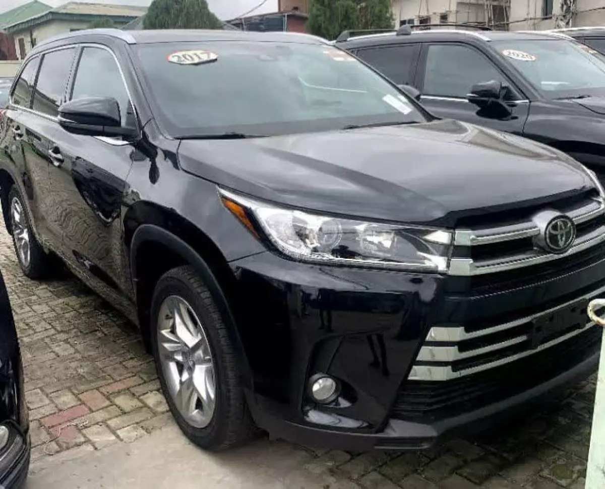 Toyota Highlander   - 2017