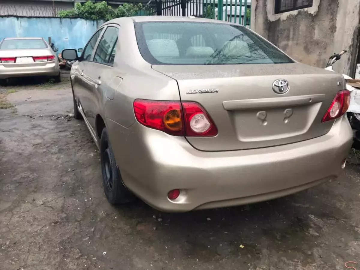 Toyota Corolla   - 2009