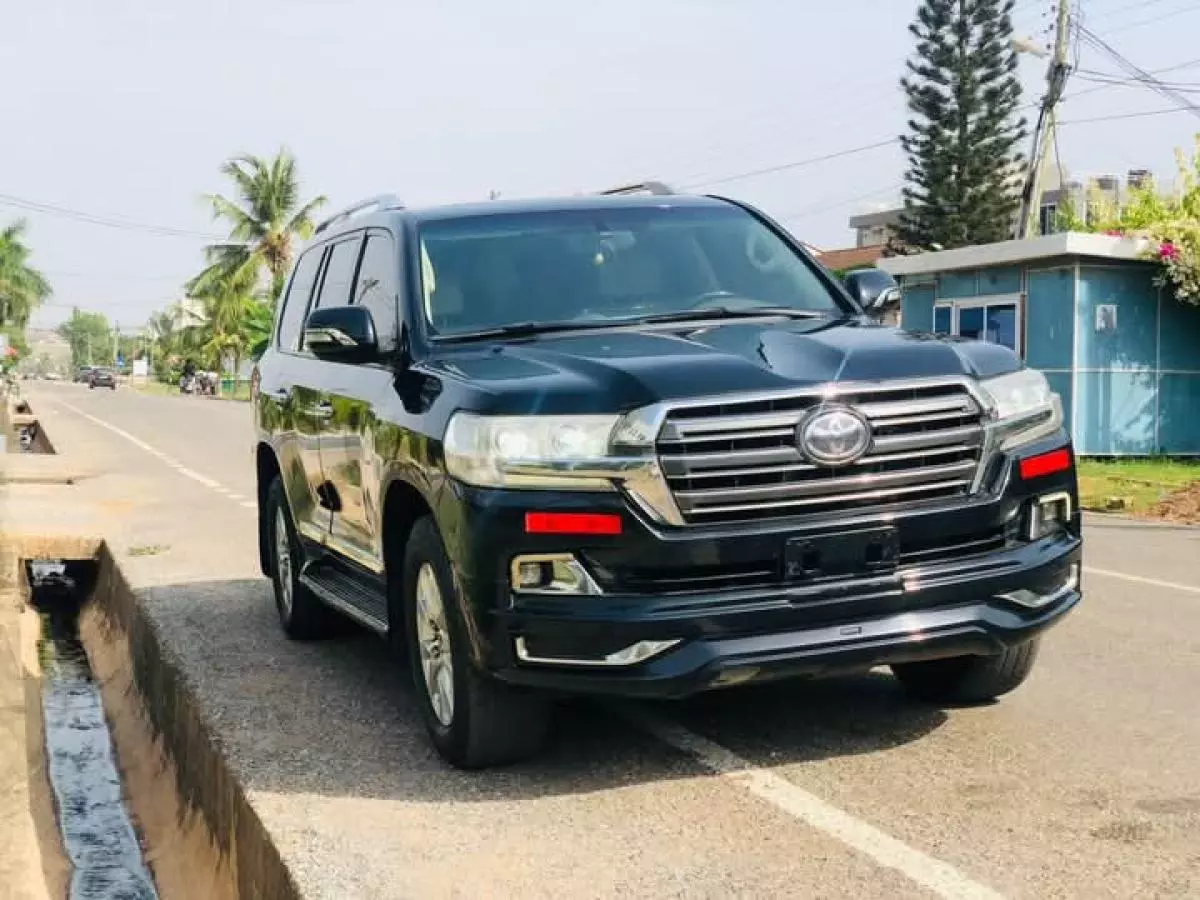 Toyota Land Cruiser GXR   - 2018