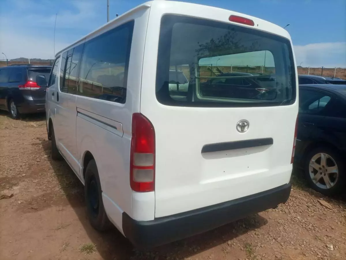Toyota Hiace - 2011