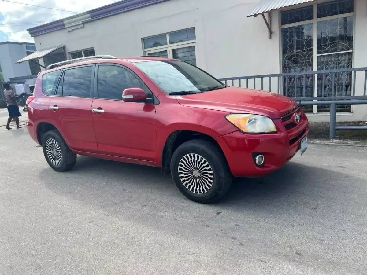 Toyota RAV 4   - 2010