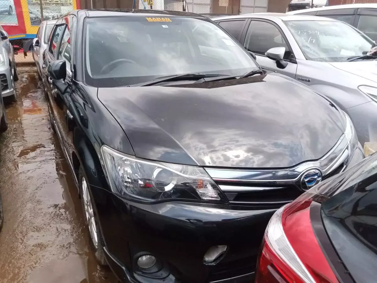 Toyota Fielder hybrid    - 2015