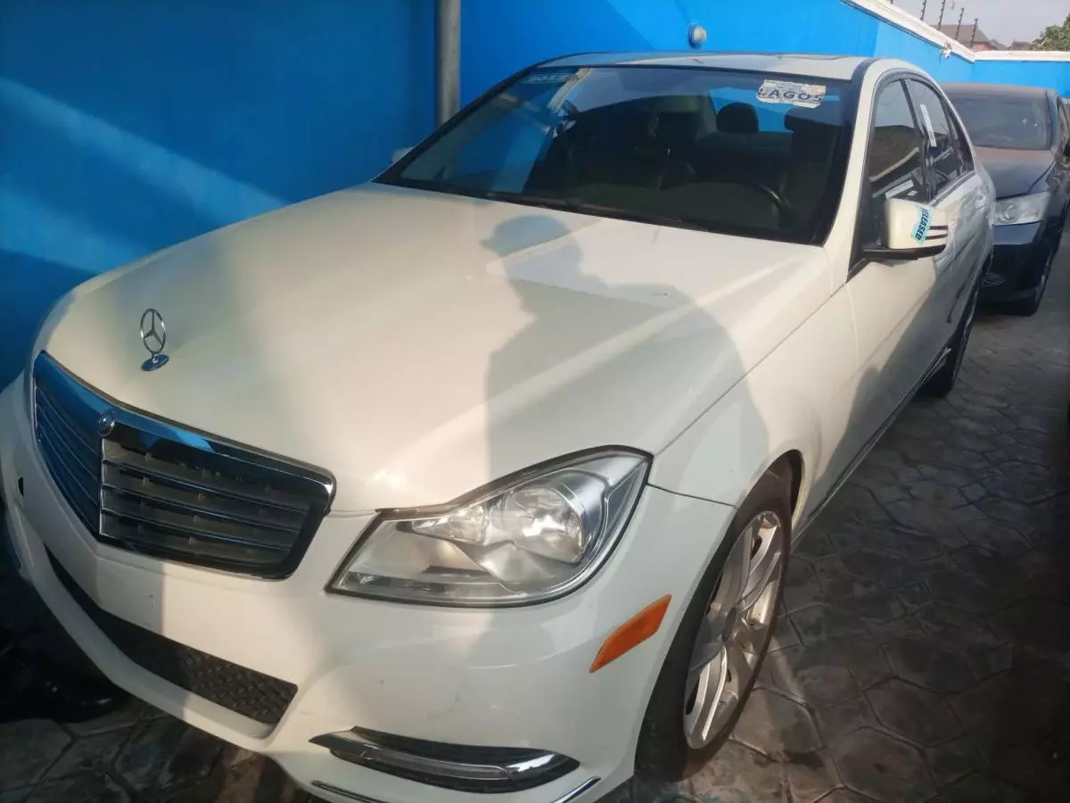 Mercedes-Benz C 300 - 2012