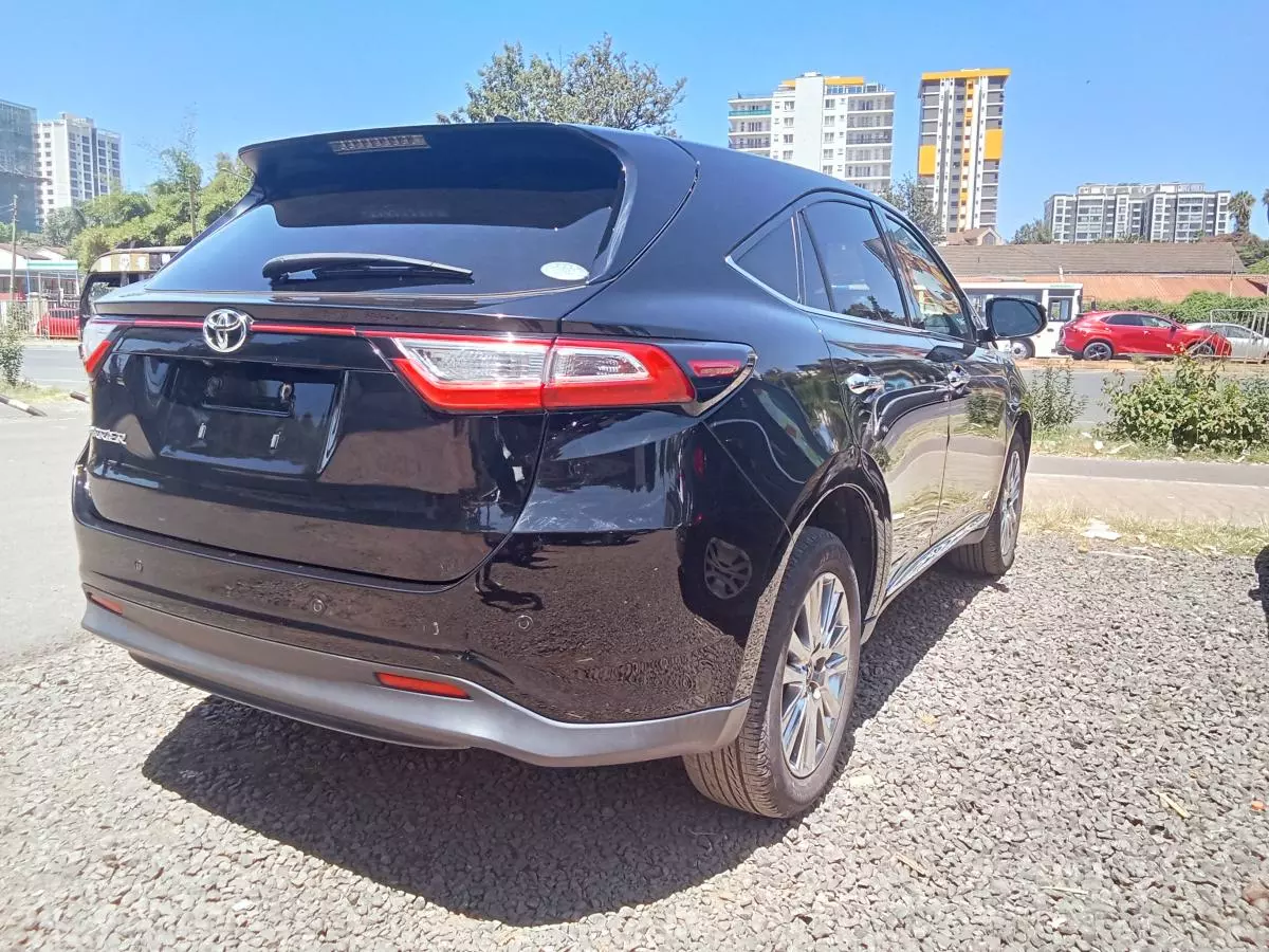 Toyota Harrier   - 2017