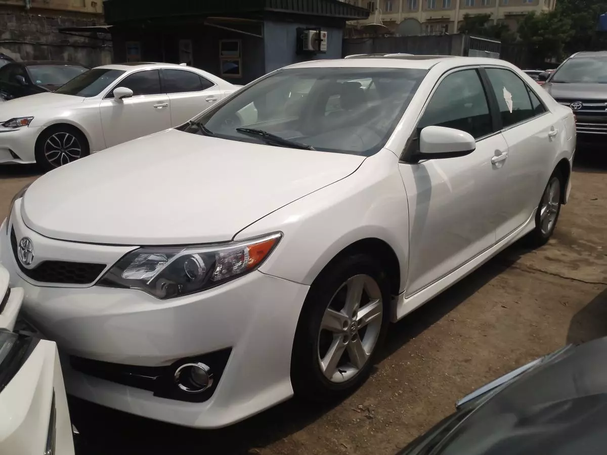 Toyota Camry   - 2013