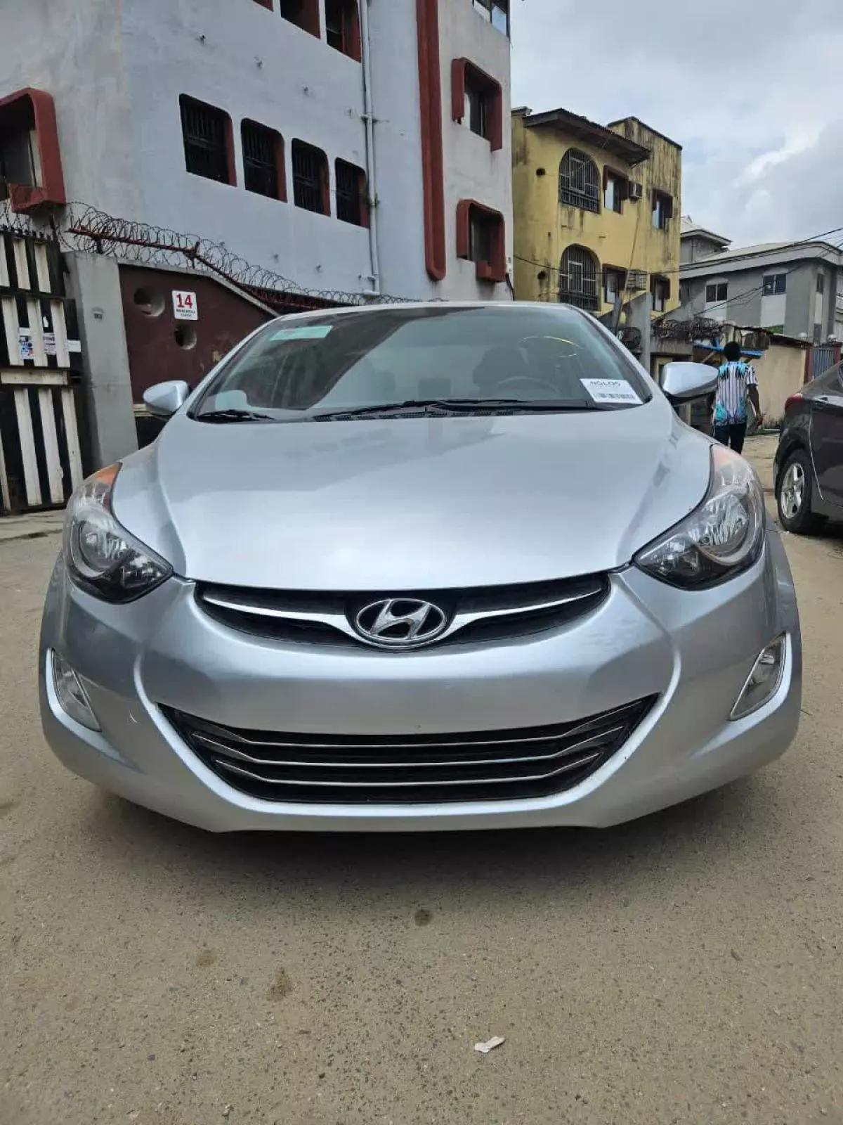 Hyundai Elantra   - 2012