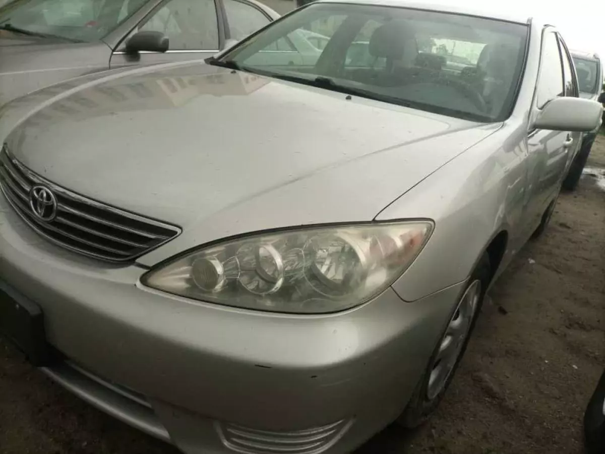 Toyota Camry - 2005