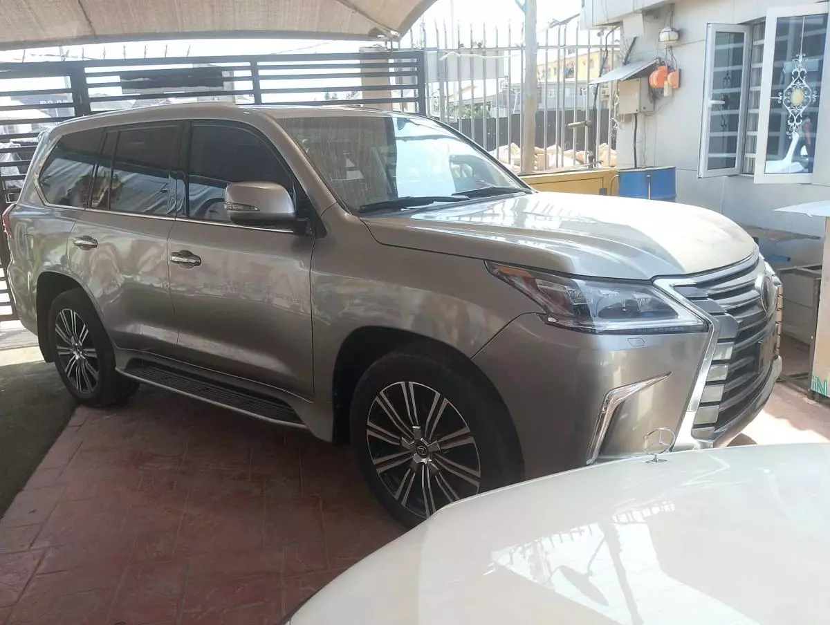 Lexus LX 570   - 2019