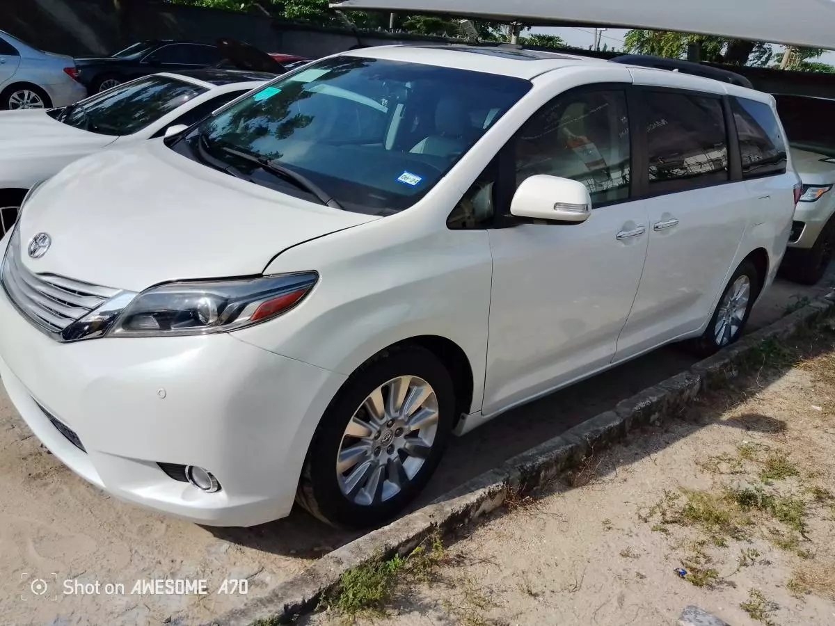 Toyota Sienna   - 2015