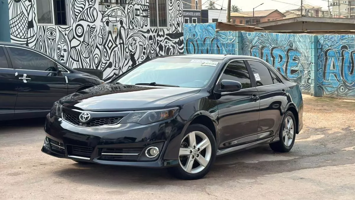 Toyota Camry   - 2013