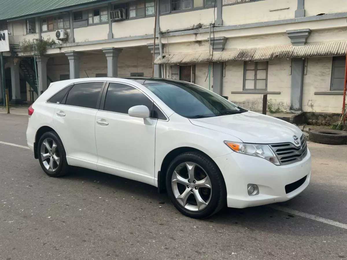 Toyota Venza   - 2011