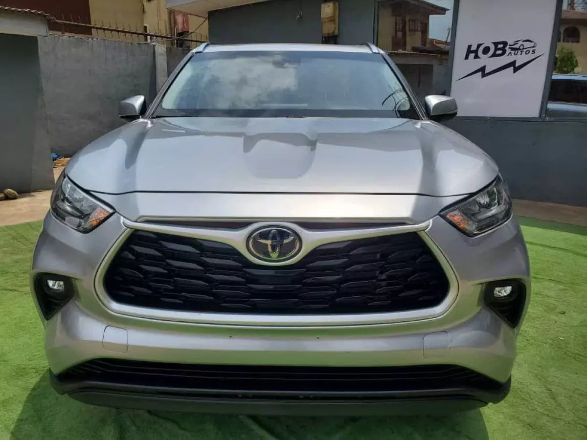 Toyota Highlander   - 2020