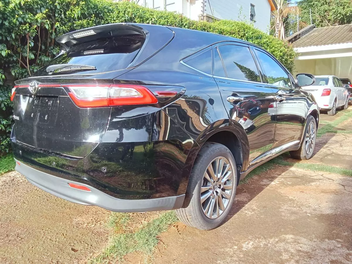 Toyota Harrier   - 2017