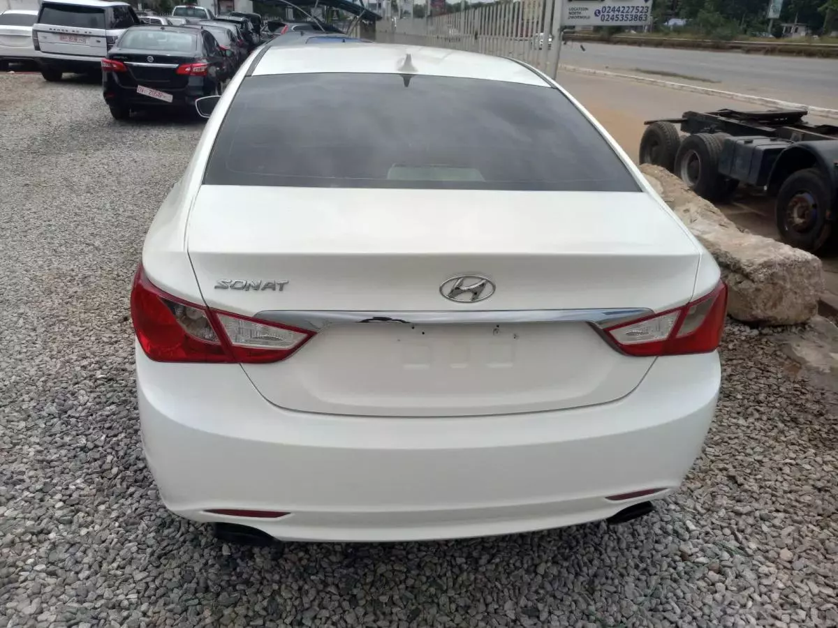 Hyundai Sonata   - 2013