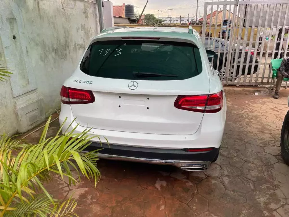 Mercedes-Benz GLC 300   - 2016