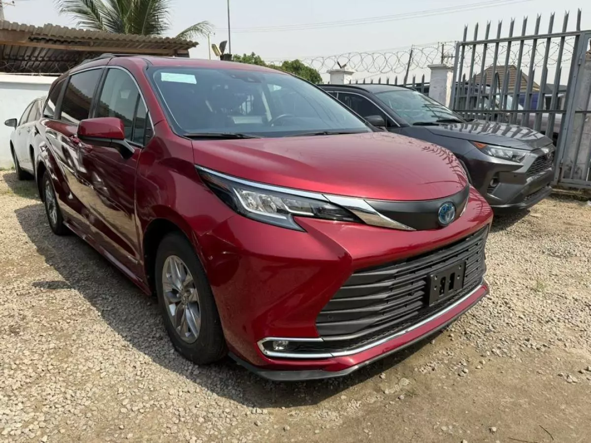 Toyota Sienna   - 2022