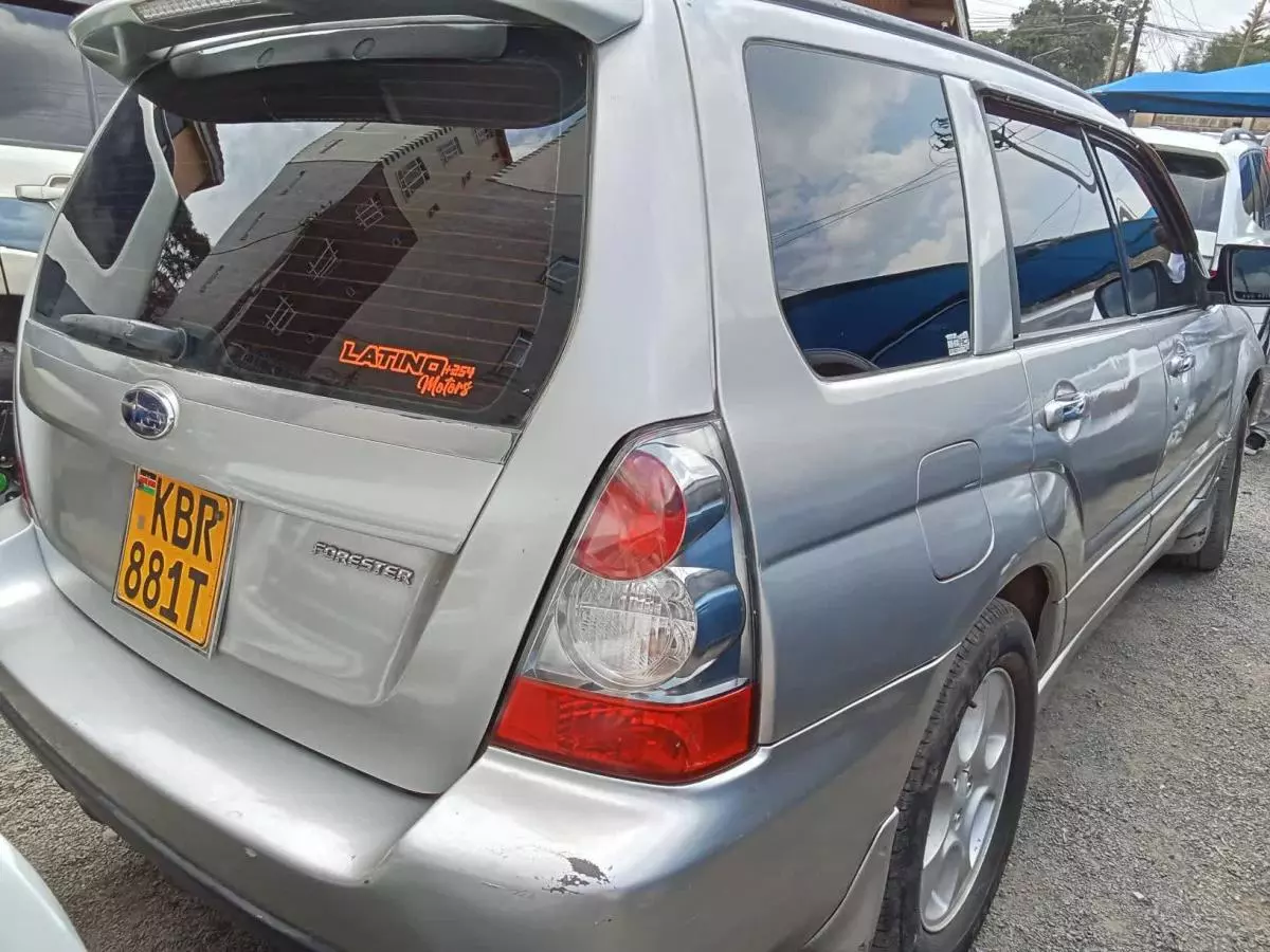 Subaru Forester   - 2005