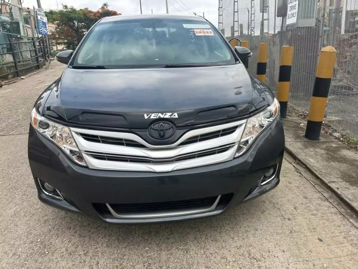 Toyota Venza   - 2010