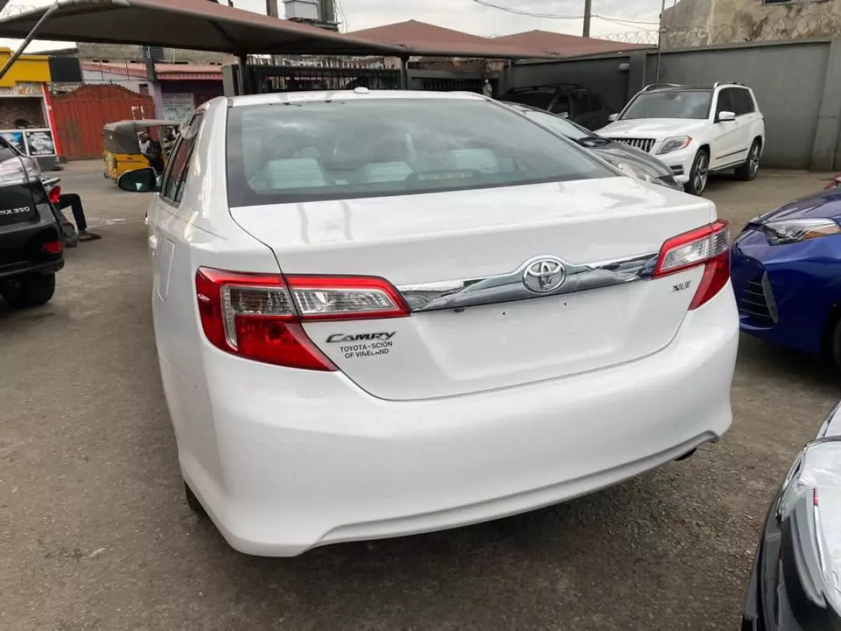 Toyota Camry   - 2012