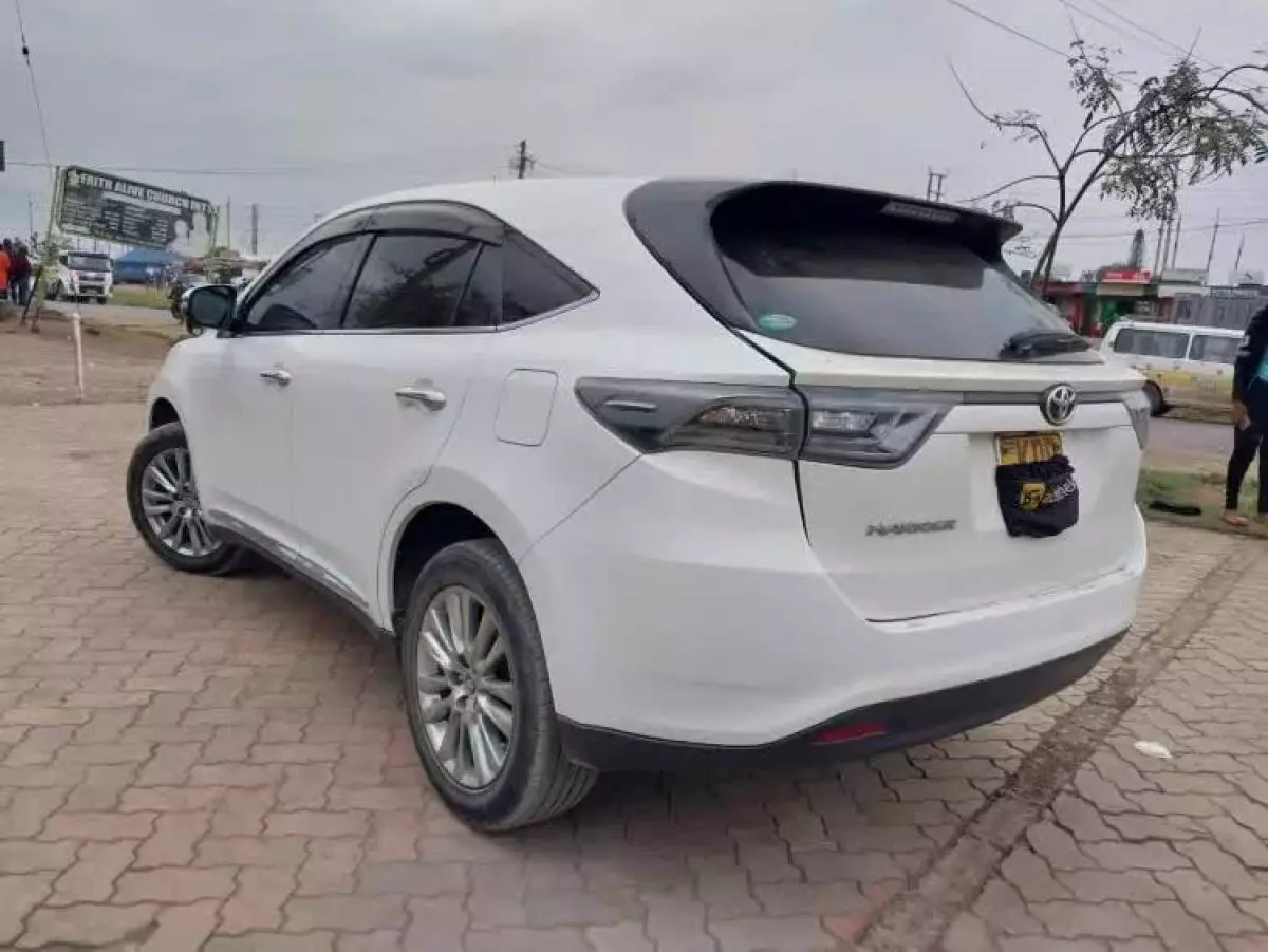 Toyota Harrier   - 2013