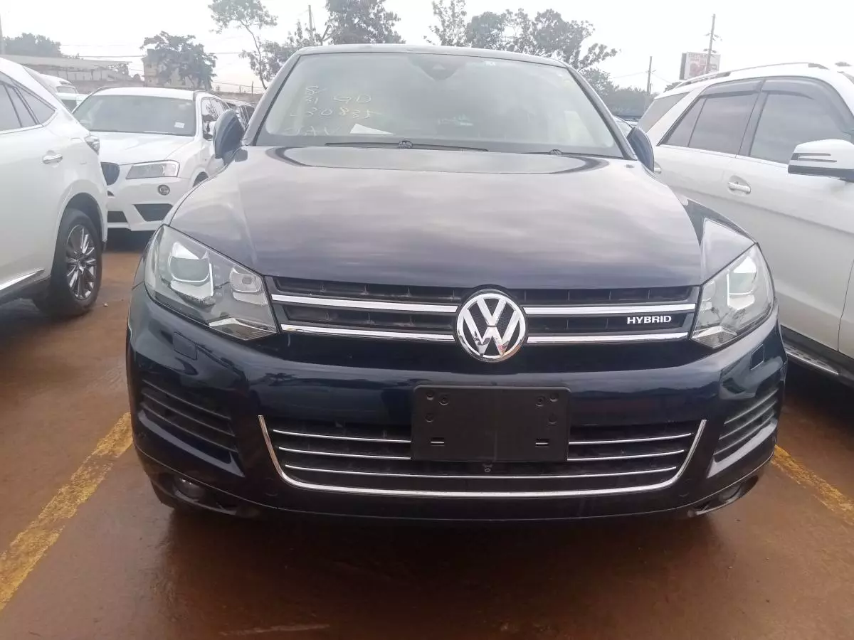 Volkswagen Touareg   - 2012