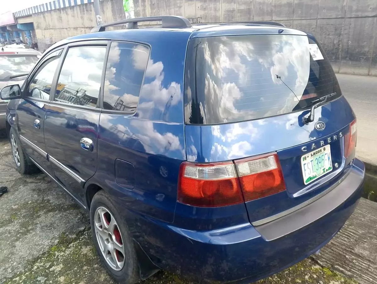 KIA Carens   - 2005