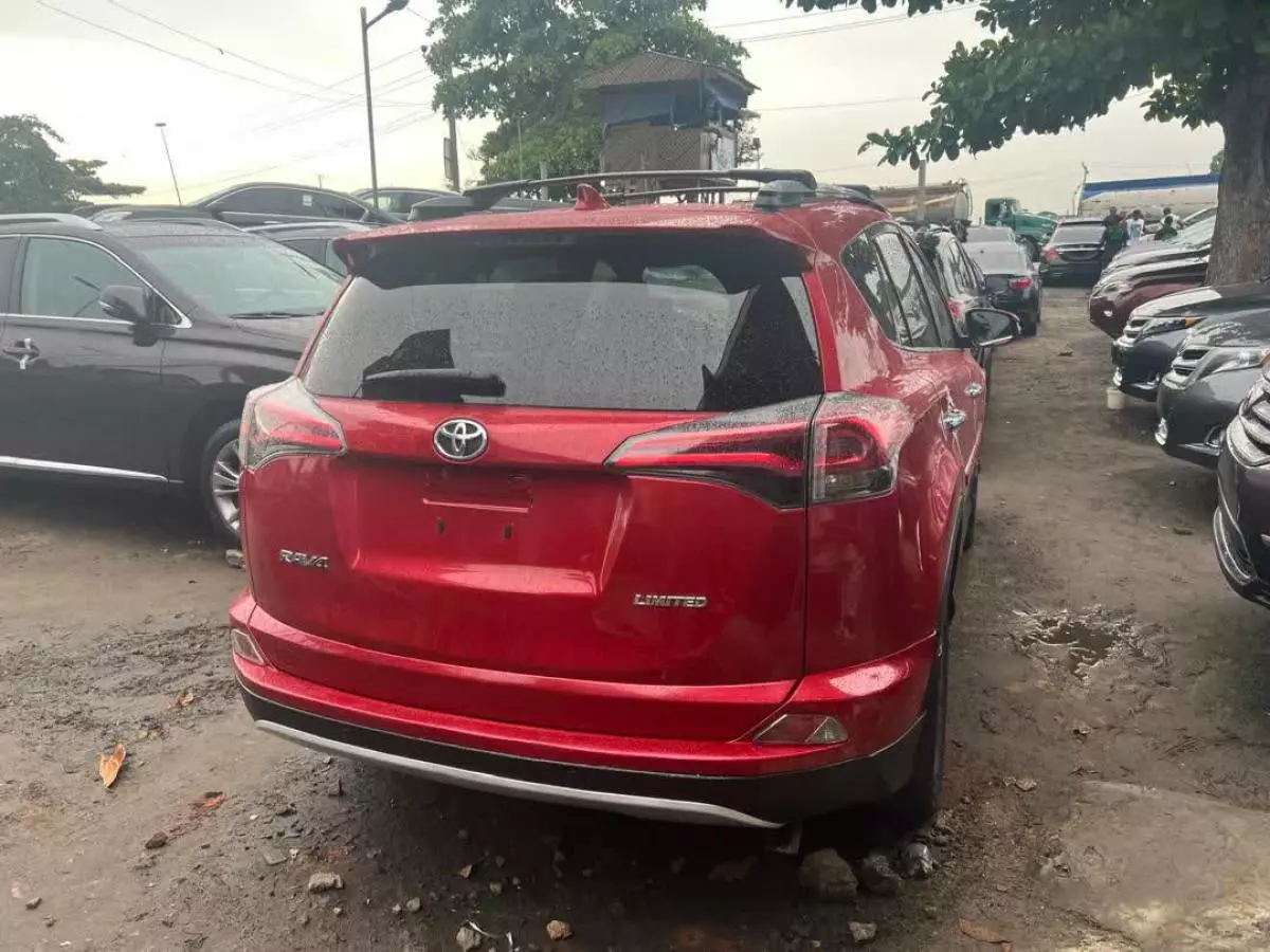 Toyota RAV 4   - 2017