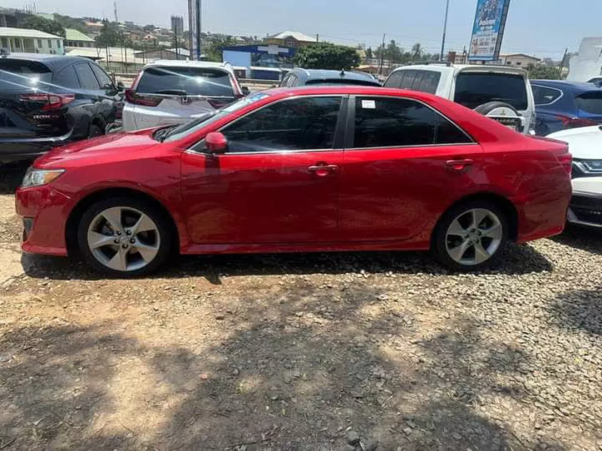 Toyota Camry   - 2014